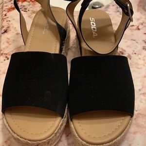 SODA SANDALS SZ 8.5